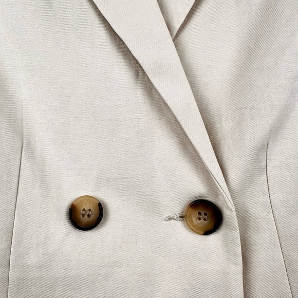 Dynamite V-Neck Kelsey Short Sleeve Cropped Blazer Rainy Day Beige XS - Picture 8 of 10